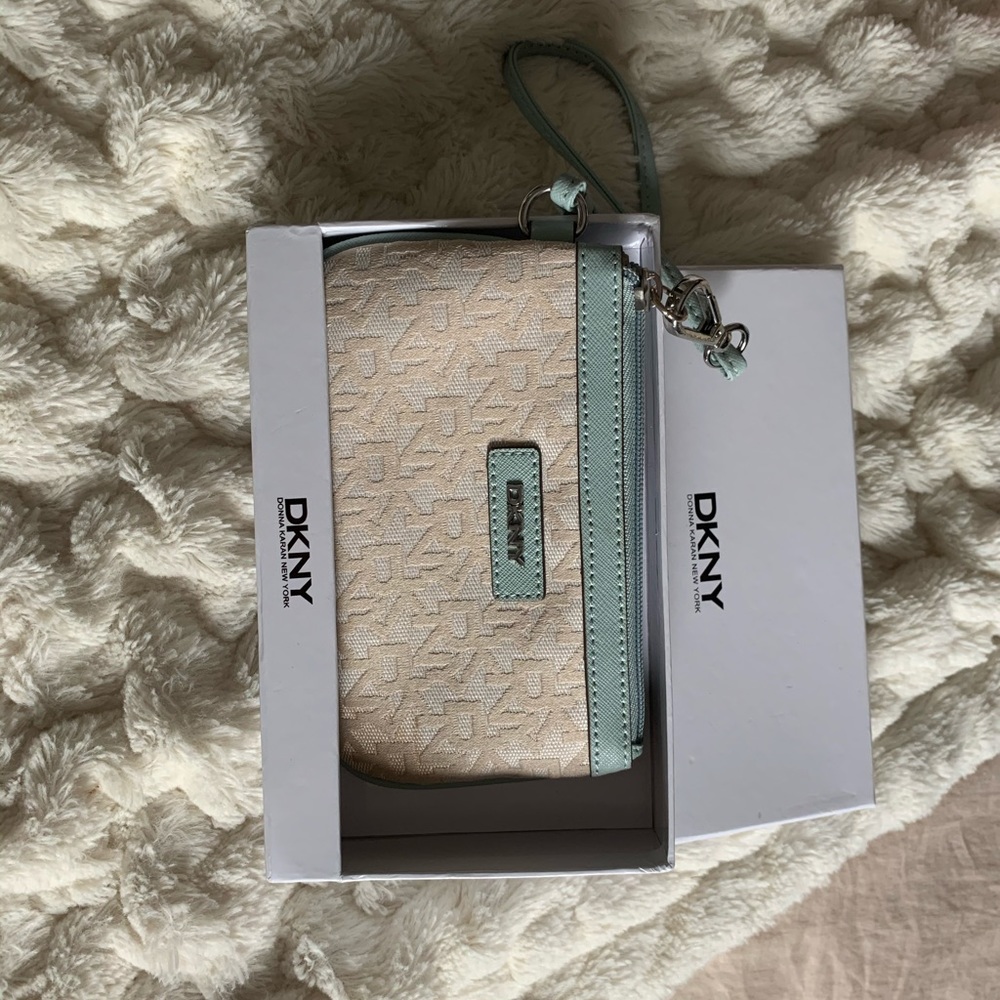 NWOT- authentic DKNY wristlet-